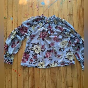 En sainson floral blouse with rushing